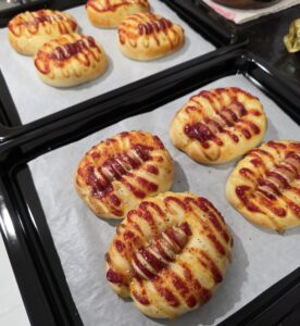 焼いたソーセージパン